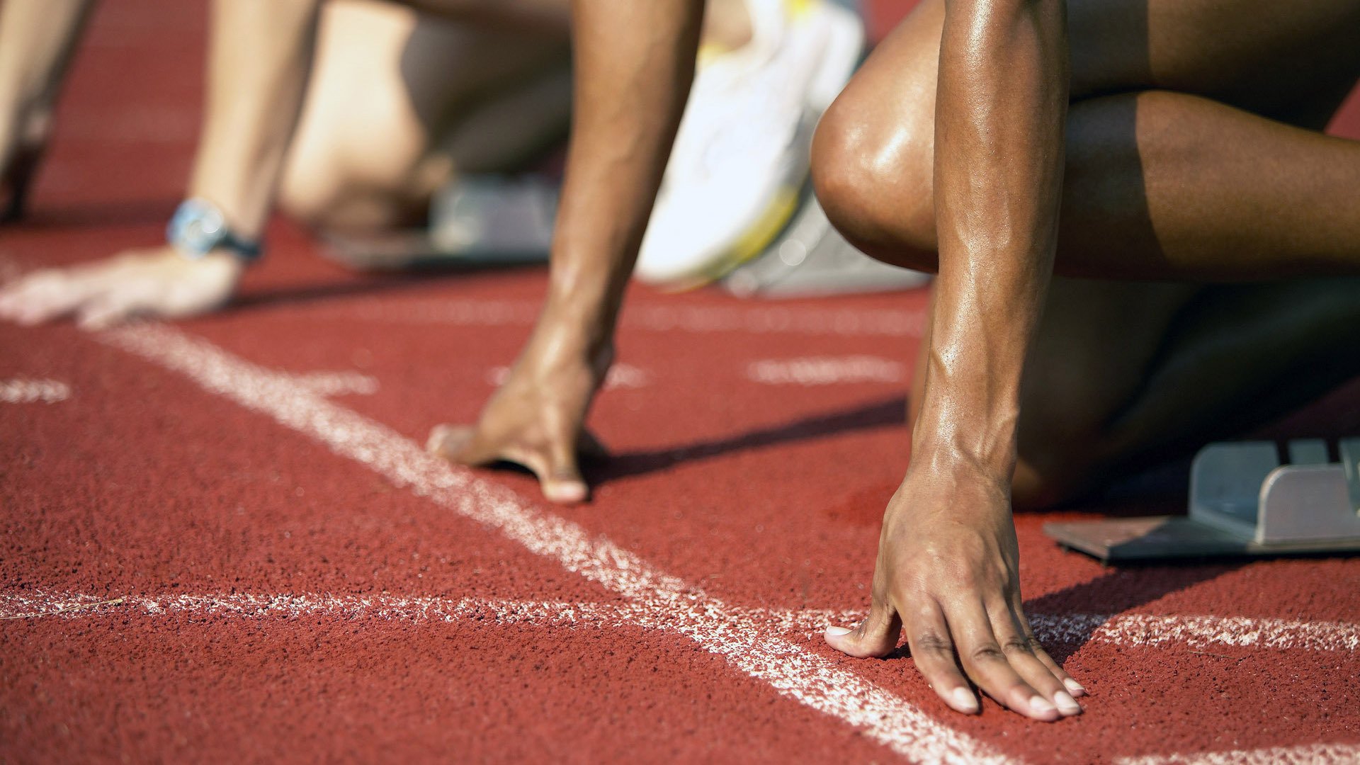 亚洲跨栏新星闪耀国际赛场，破纪录夺冠引全球瞩目